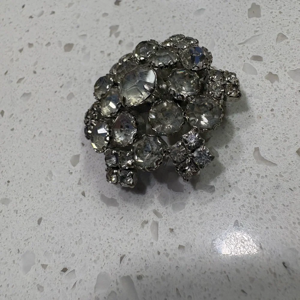 Vintage Elegant Silver Crystal Brooch - Picture 3 of 8
